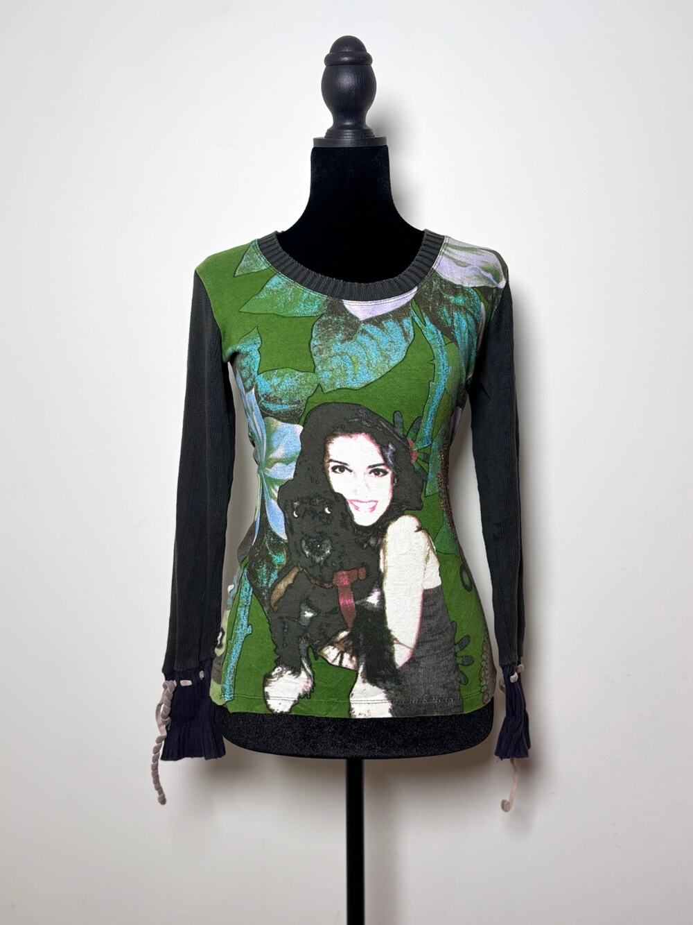 Vtg Y2K Desigual Green Graphic Print Ribbed Knit Lace Up Sleeves Euro Sweater